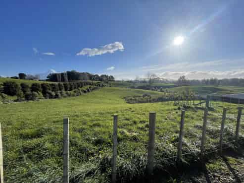 369 Tarata Road, Inglewood