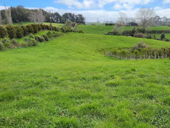 369 Tarata Road, Inglewood