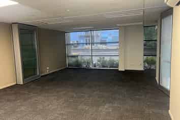 Smart Contemporary Office Space in Harewood