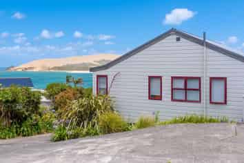 48 Taumatawiwi Street, OPONONI
