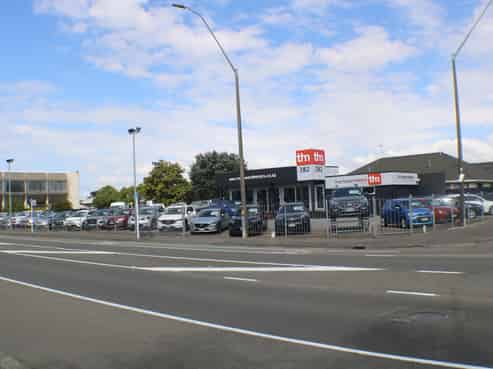 HIGH PROFILE CORNER SITE SALES YARD