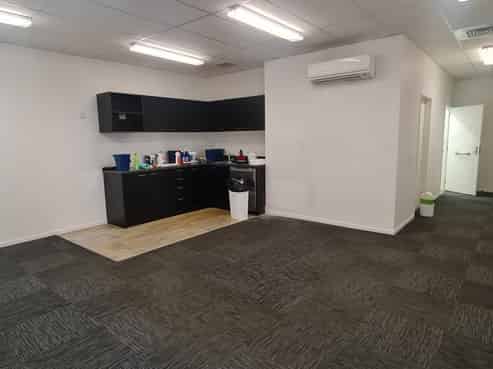 Office/retail in popular Riccarton