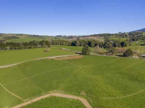 9A Pond Road, Raglan