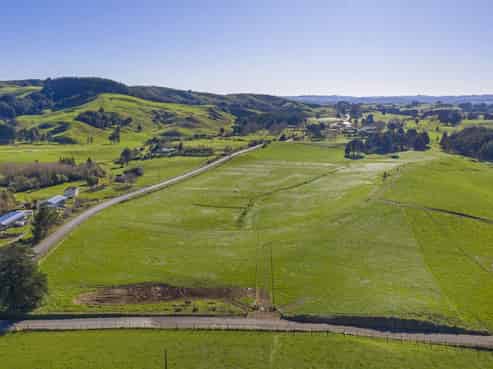9A Pond Road, Raglan