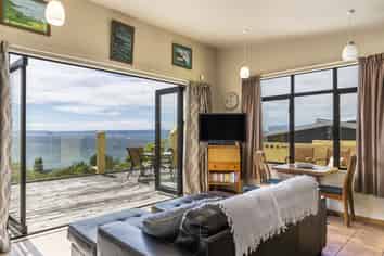 18 Turangitukua Terrace, Whareroa