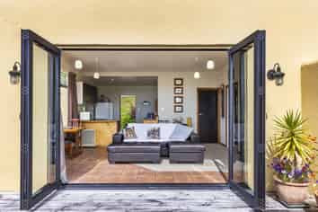 18 Turangitukua Terrace, Whareroa