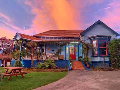 Backpacker Business with Home 