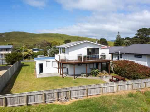 14 Puketauhinu Place, Porangahau