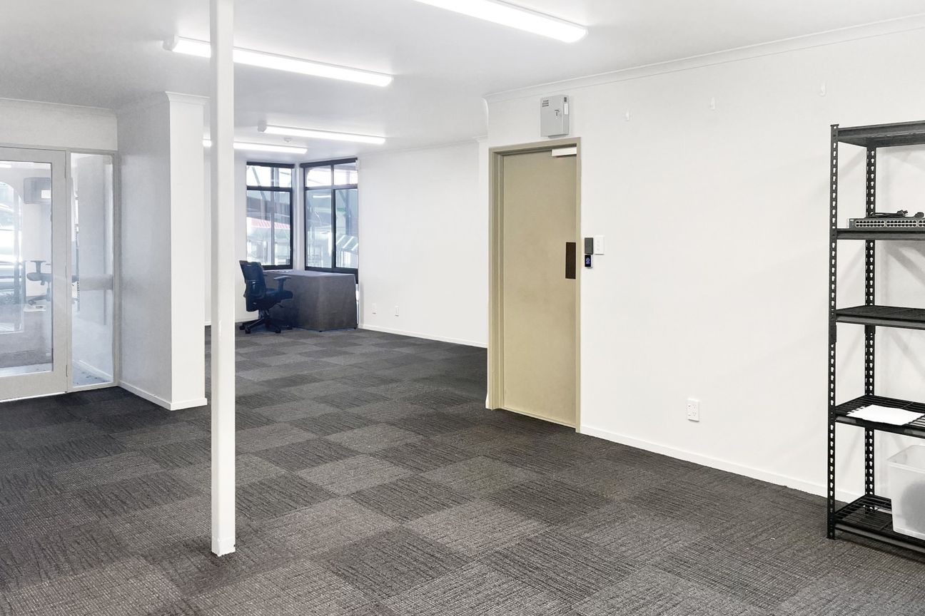 Professional office complex - sale - Meer
