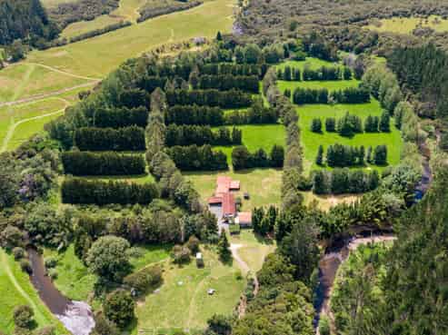 605 Takahue Road, Takahue
