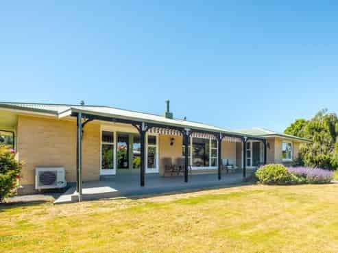 10 Lowry Street, Waiau
