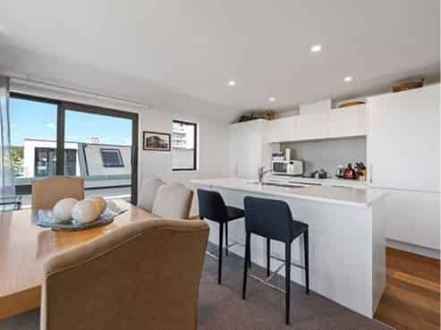 Work & Live In The Stunning Mount!