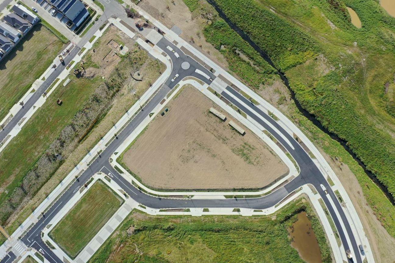 RESIDENTIAL SUPERLOT IN BELLFIELD ESTATE - View 5