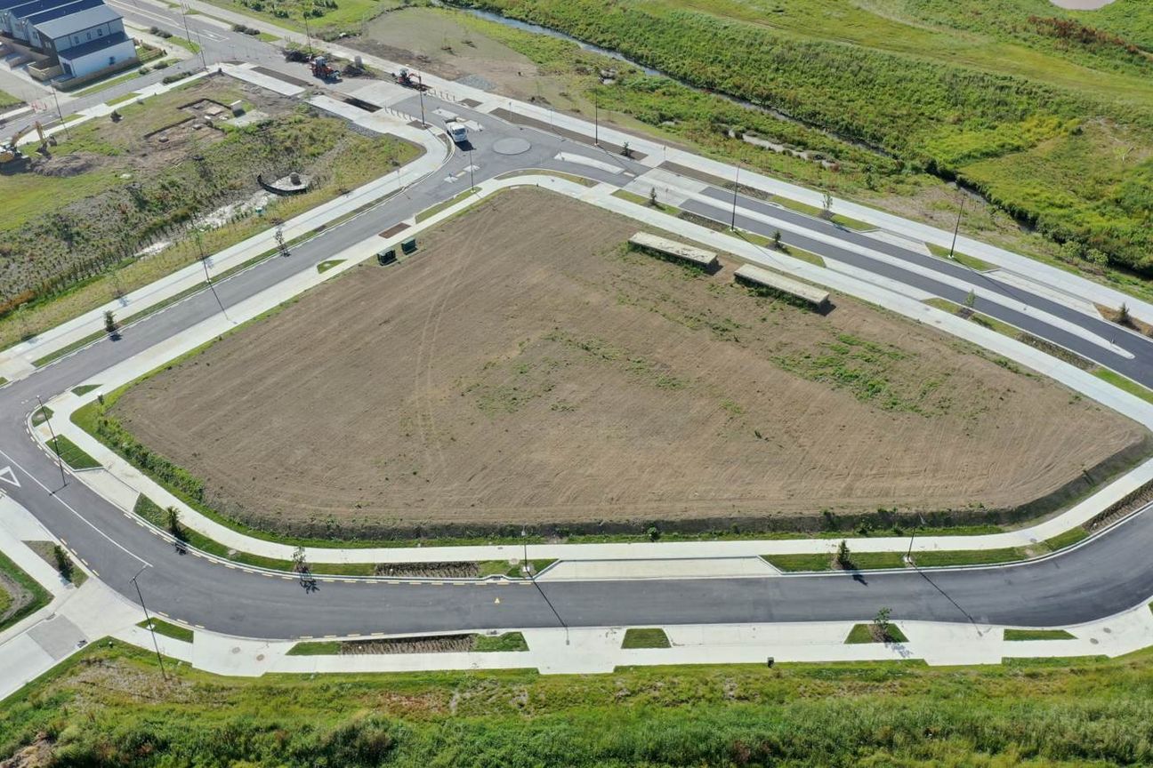 RESIDENTIAL SUPERLOT IN BELLFIELD ESTATE - View 2