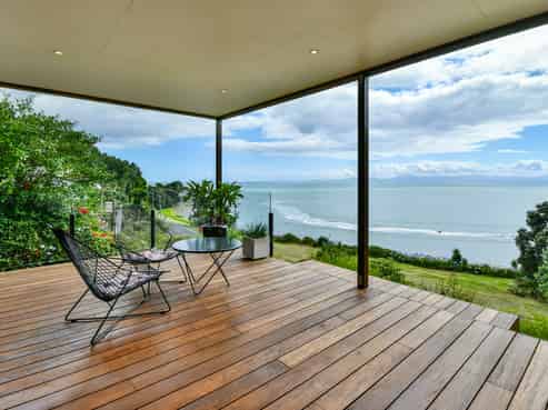 1833 East Coast Road, Whakatiwai