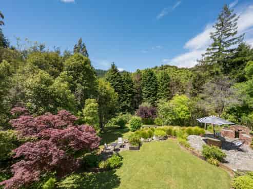 102 Lud Valley Road, Hira
