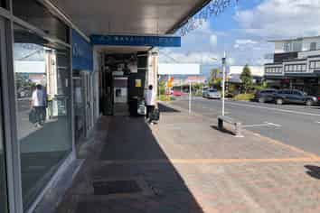 TIDY RETAIL SPACE ON MAIN ROAD
