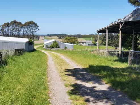 1518 Clinton Highway, Waiwera South