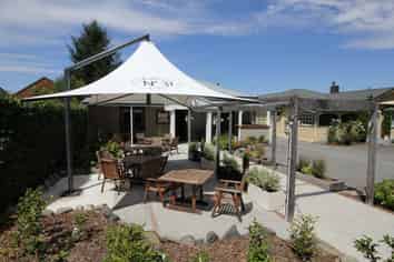 Main avenue position with an award winning tenant