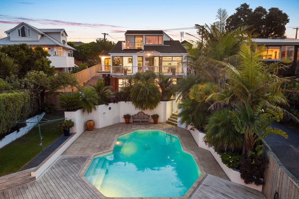 Sold 59 East Coast Road, Castor Bay realestate.co.nz