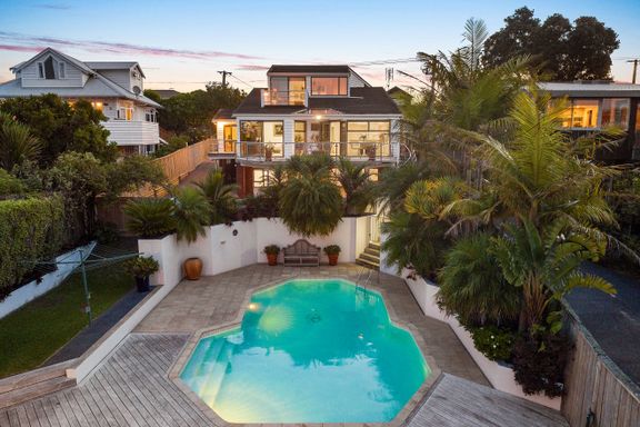 Property value - 59 East Coast Road, Castor Bay - realestate.co.nz