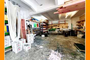 Warehouse with 2 Roller Doors