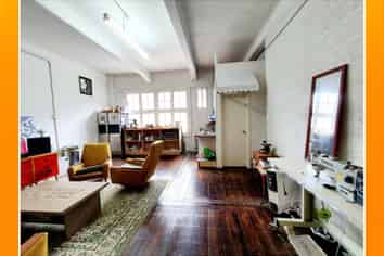 Warehouse with 2 Roller Doors