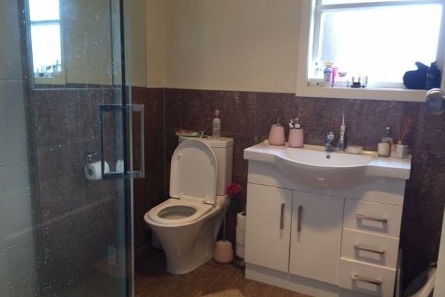 Located in the Desirable Suburb - Bild 2