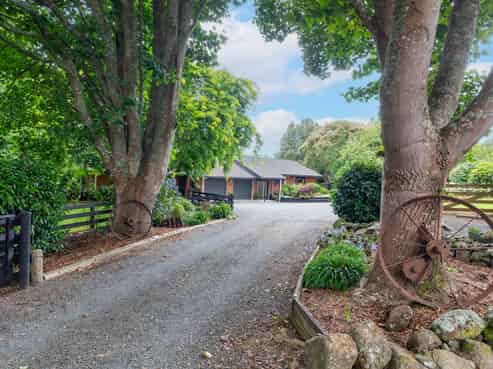 572 Pinnacle Hill Road, Bombay