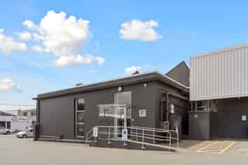 514m2* Gym with Consulting Rooms