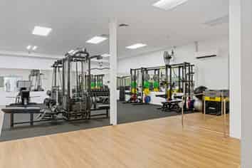 514m2* Gym with Consulting Rooms