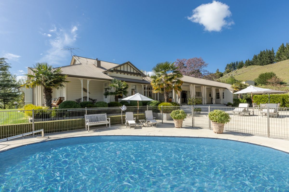 Priced to sell at offers over $2,200,000 – pohled 4