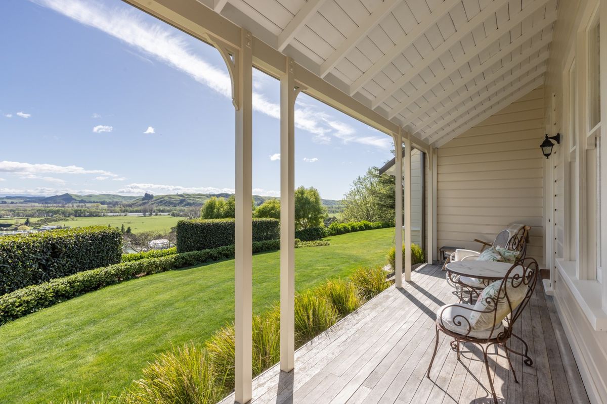 Priced to sell at offers over $2,200,000 – pohled 6