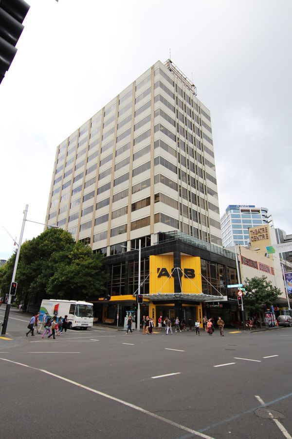 Modern Auckland Central Office Suites – další