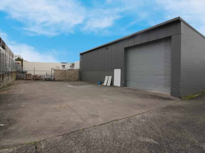 Road front industrial opportunity