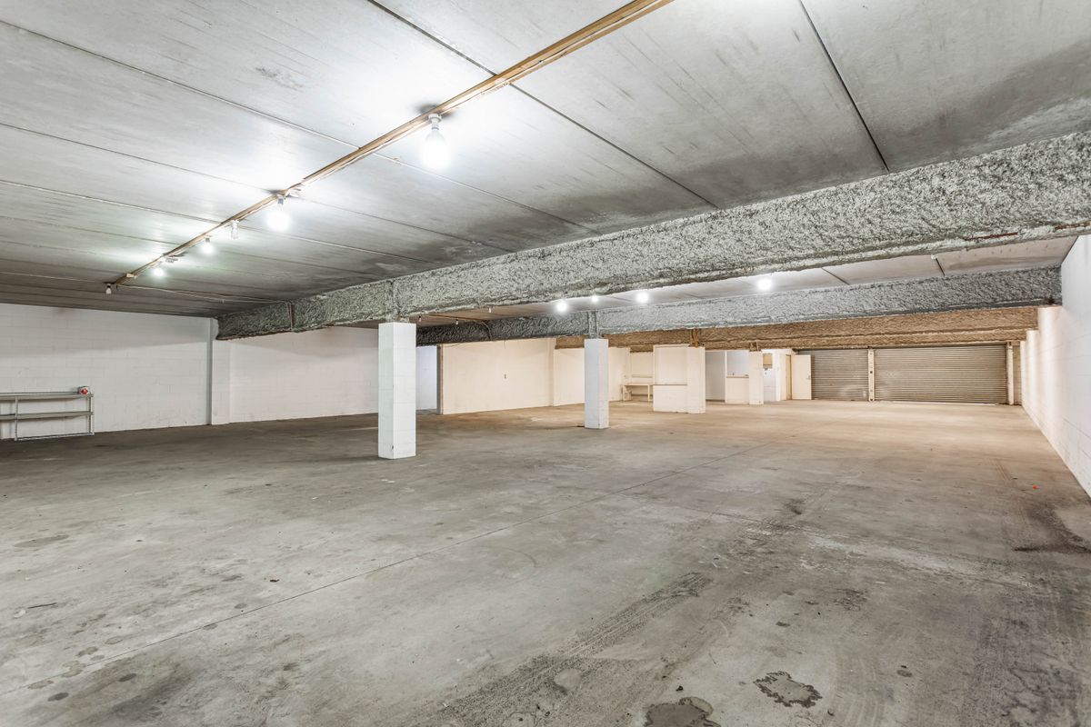 Standalone Road Front Warehouse