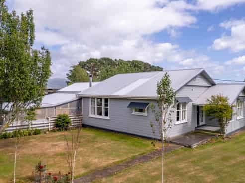 2532 Lake Ferry Road, Pirinoa