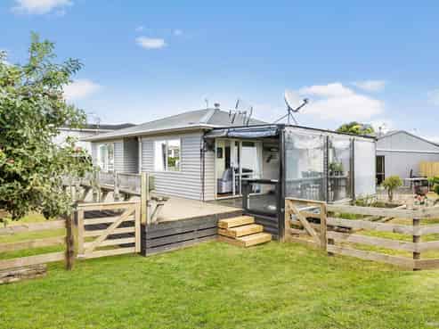 1209 East Coast Road, Whakatiwai