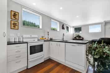 1918 Egmont Road, Kaimiro