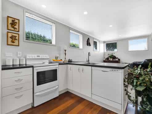 1918 Egmont Road, Kaimiro