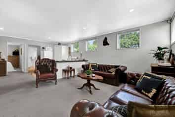 1918 Egmont Road, Kaimiro