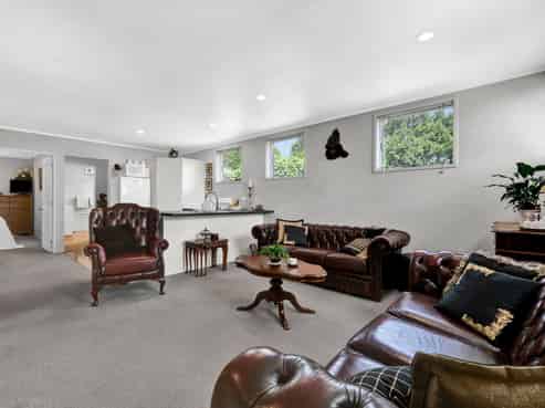 1918 Egmont Road, Kaimiro