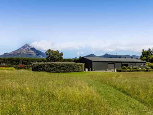 1918 Egmont Road, Kaimiro