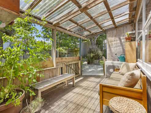 77 Wallis Street, Raglan