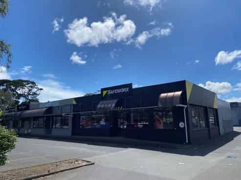 CBRE | High Profile East Tamaki Showroom