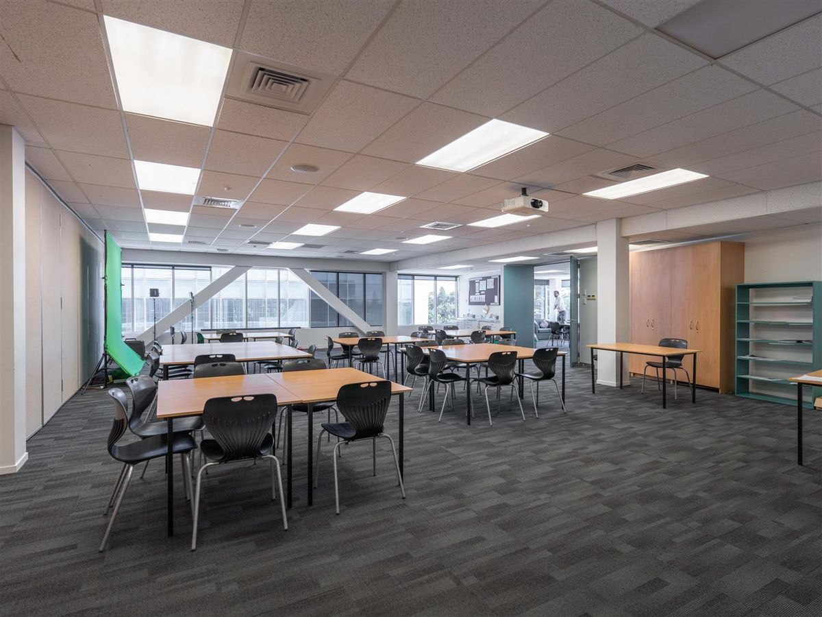 Full Floor with Huge Exposure! - Ansicht 5