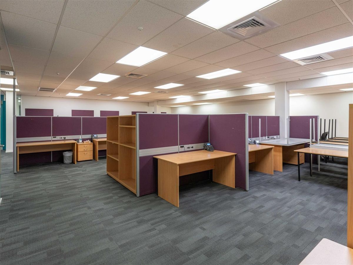 Full Floor with Huge Exposure! - Ansicht 4