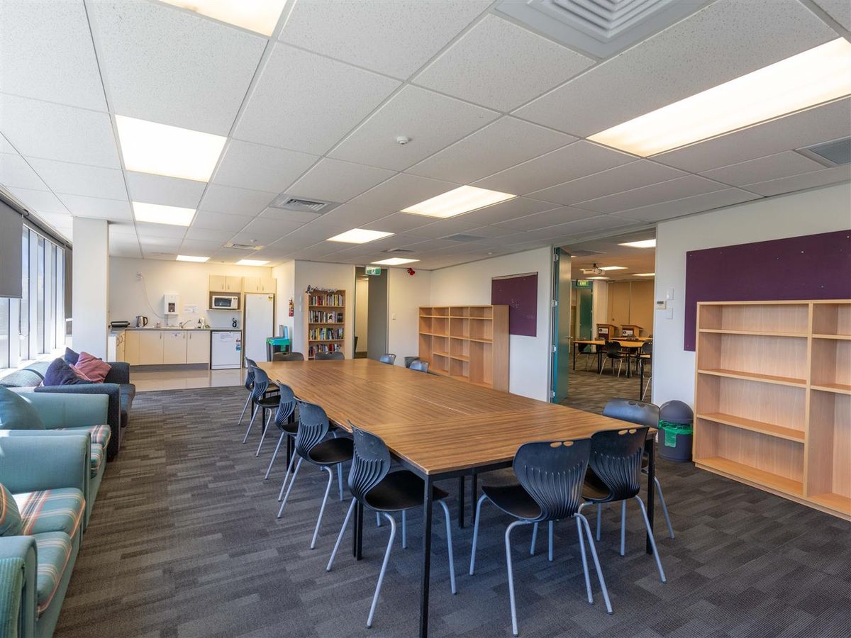 Full Floor with Huge Exposure! - Ansicht 6
