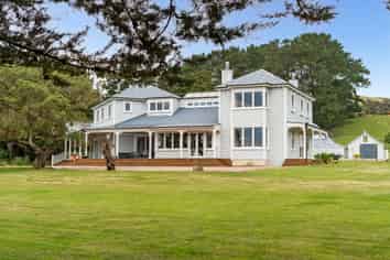 302 Riverside Road, Martinborough