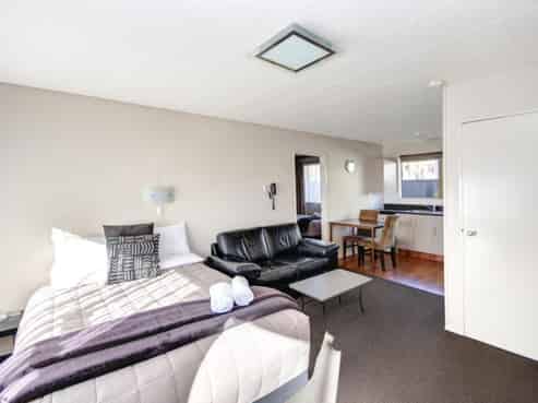 Dunedin 17 Unit Motel St Kilda Beach Over the Road